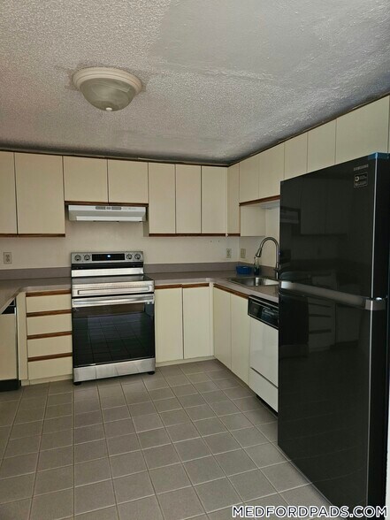 Primary Photo - 30 Revere Beach Pkwy