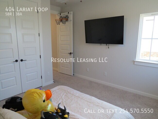Building Photo - 404 Lariat Lp