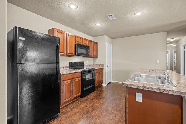 Building Photo - Beautiful and Spacious Home!