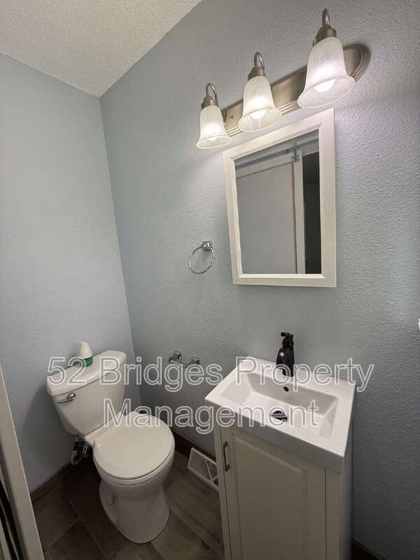 Building Photo - 2904 E 40th Ct