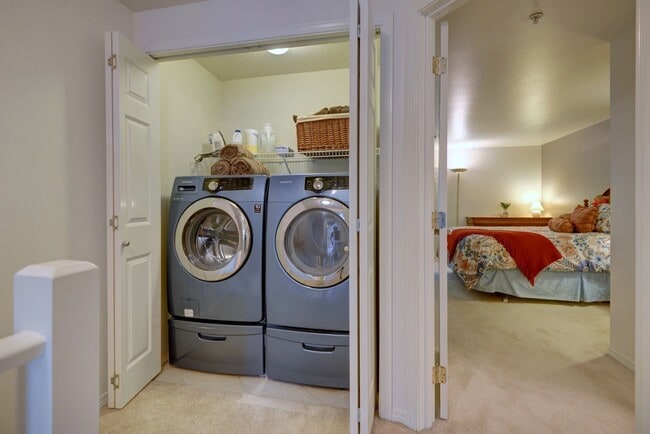 Building Photo - 18501 SE Newport Way