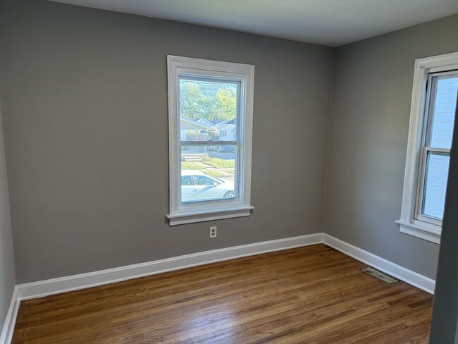 Building Photo - 1223 Campbell Ave