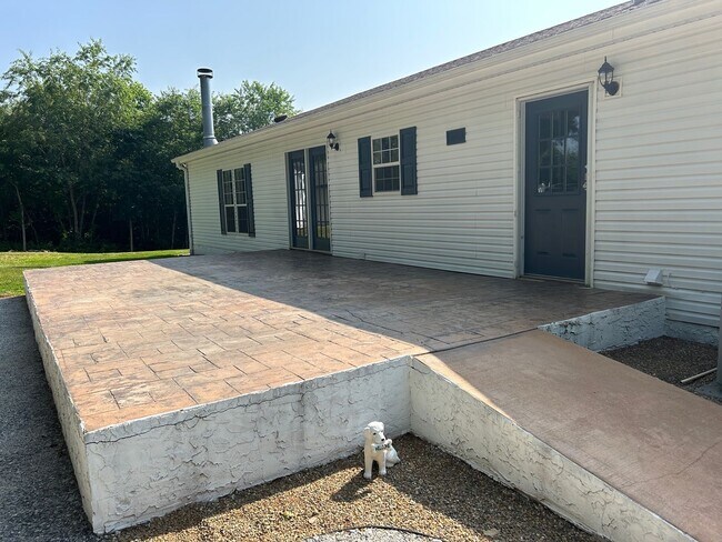 Building Photo - Leicester - Immaculate home on 3/4 acre