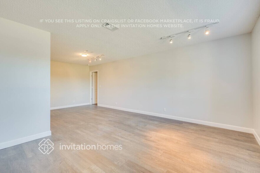 Building Photo - 6241 Cranberry Ln E