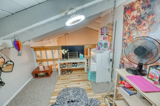 Building Photo - 207 Hi Cir N