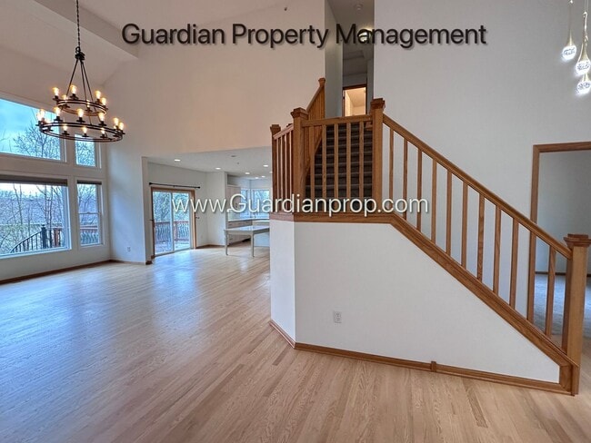 Building Photo - Minnetonka Home, 3 Car Garage, Large Primary, Updated Kitchen, Patio