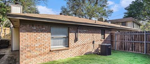 Building Photo - 2107 Mistletoe Ave