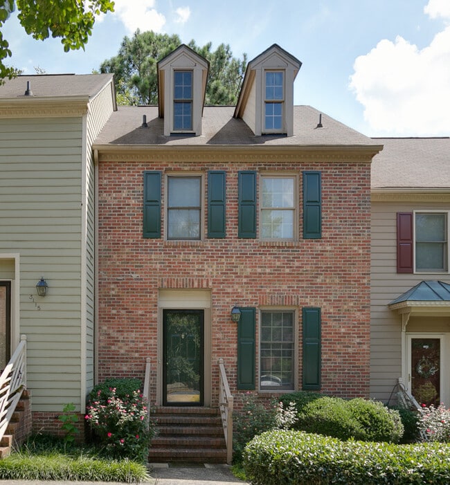 Building Photo - Charming 2BR & 2.5BA Townhome with Dual Primary Suites in Woodstream Glen