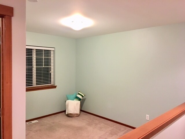 Building Photo - Spacious 3 Bedroom 2.5 Bathroom Home in Lake Stevens!