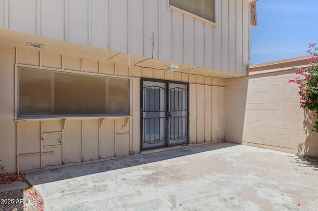 Building Photo - 5006 S Birch St