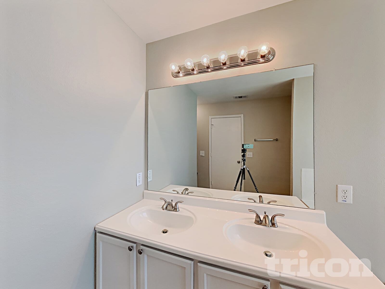 Building Photo - 4704 Provence Dr