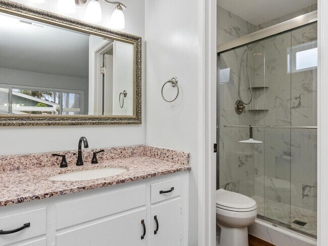 Building Photo - Oceanside Beach-Close 3BD/2BA Home with Easy Freeway Access