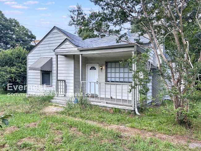 Building Photo - 1753 Cherry Ave