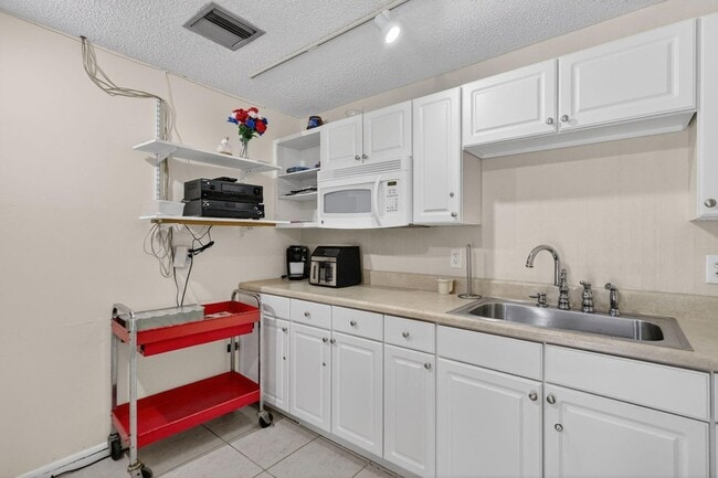 Building Photo - 9940 S Ocean Dr