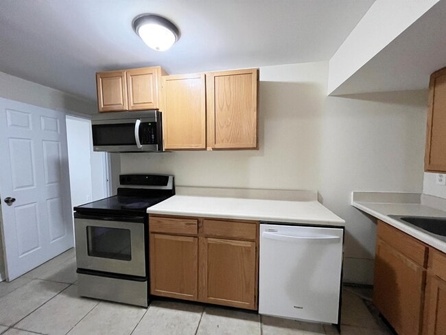 Building Photo - 75 Marblehead Rd