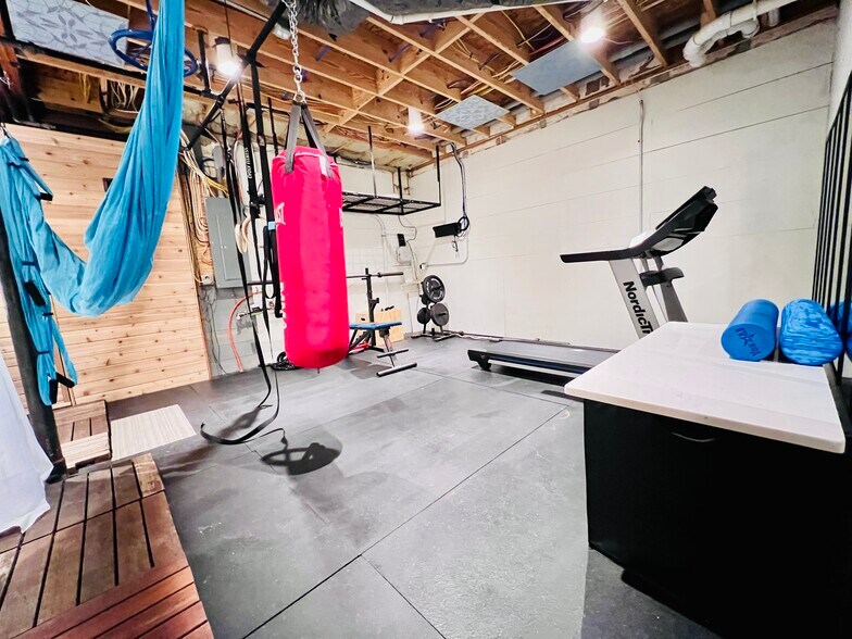 Building Photo - 803 54th St