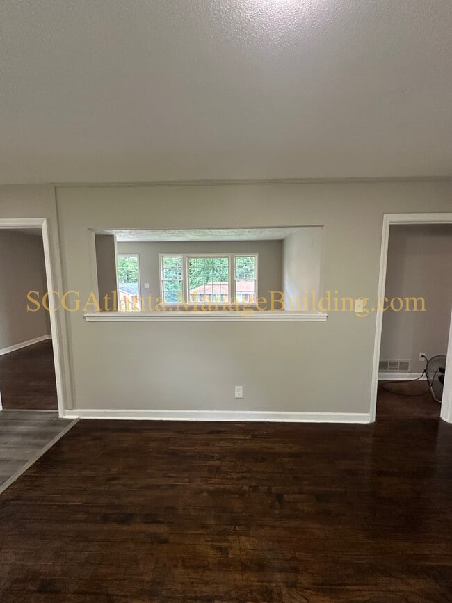 Building Photo - 2639 Lilac Dr