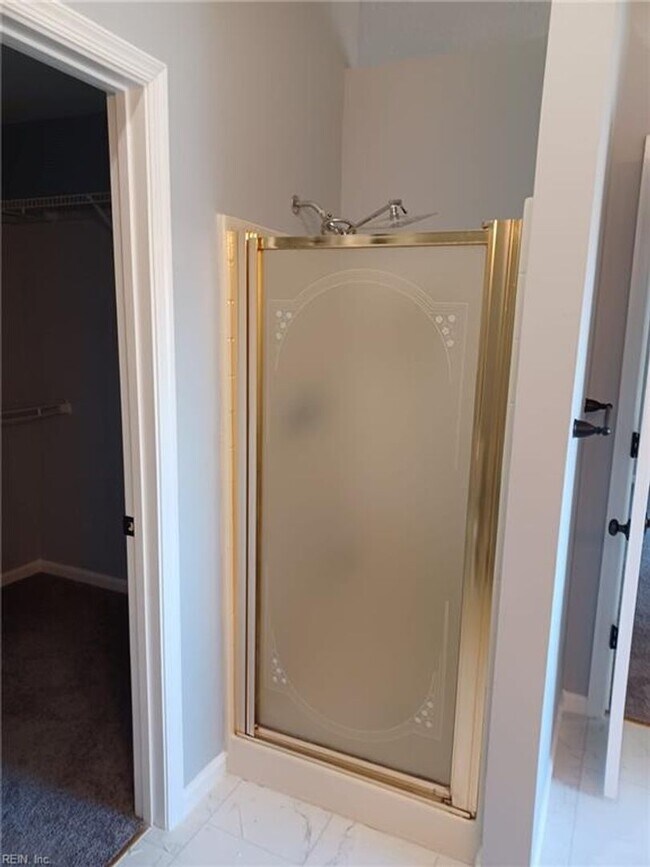 Building Photo - 1332 Lake Dr