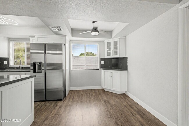 Building Photo - 4554 E Paradise Village Pky N