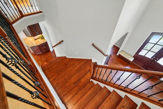 Building Photo - Five Bedroom House in Deerfield Township!
