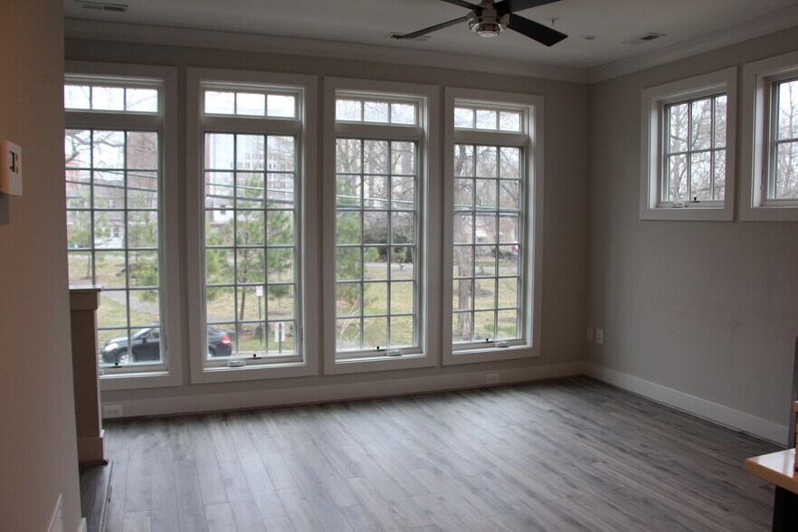Building Photo - 904 N Buchanan Ct