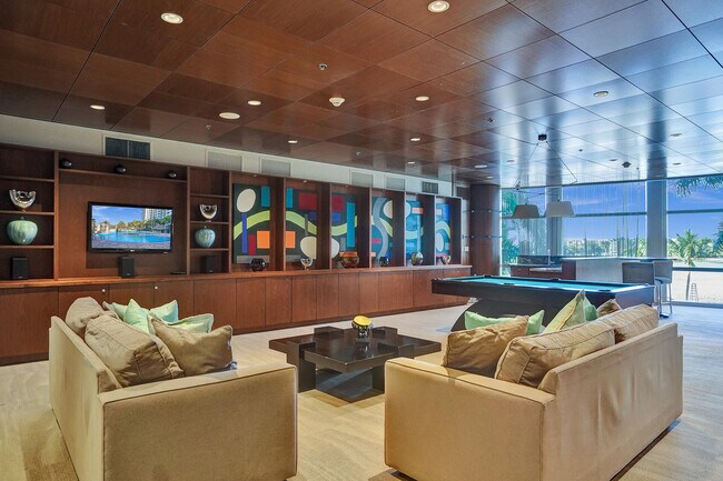 Building Photo - 2641 N Flamingo Rd