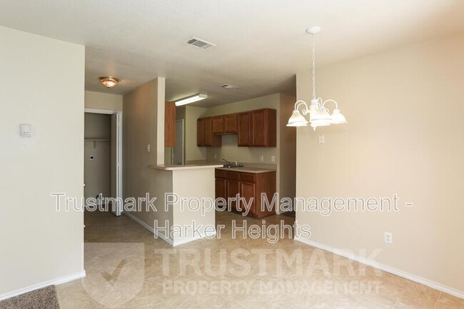 Building Photo - 301 Bee Crk Dr