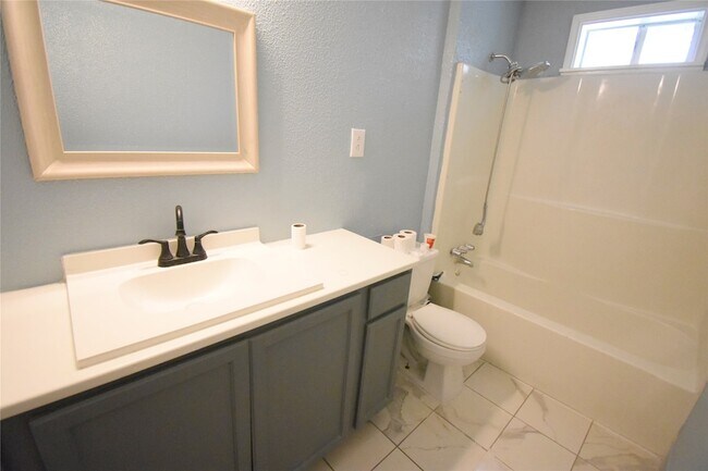 Building Photo - 6229 Clover Ridge St