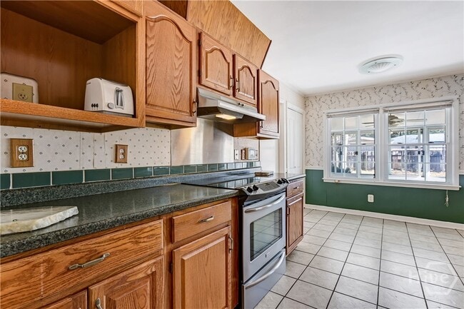 Building Photo - 4 Cottingham Dr