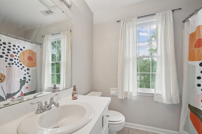 Building Photo - 1610 S Wade Ave