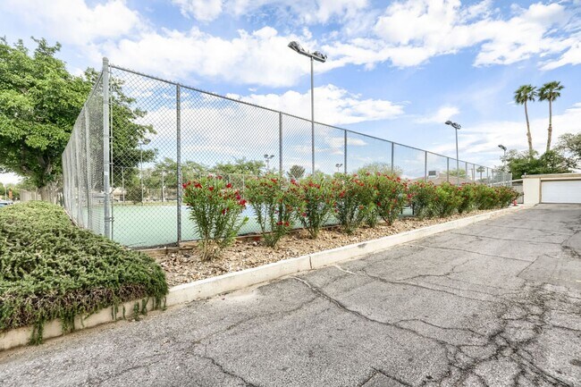 Building Photo - Cozy 2-Bedroom Apartment with Community Amenities