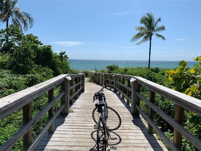 Building Photo - 6949 Byron Ave