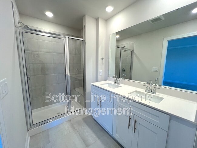 Building Photo - 1816 Braemar Vlg Dr