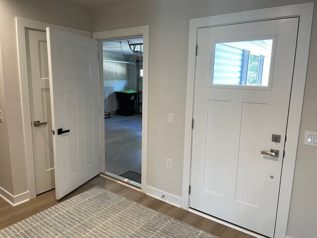 Building Photo - 3 Bedroom 2 Bath Home in Middle Creek Vill...