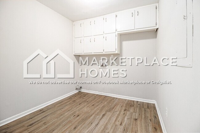 Building Photo - 1732 Fontaine Dr