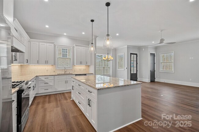 Building Photo - 805 Naples Dr