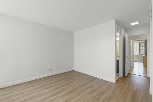 Building Photo - The Barclay 2bd/2ba/1pkg