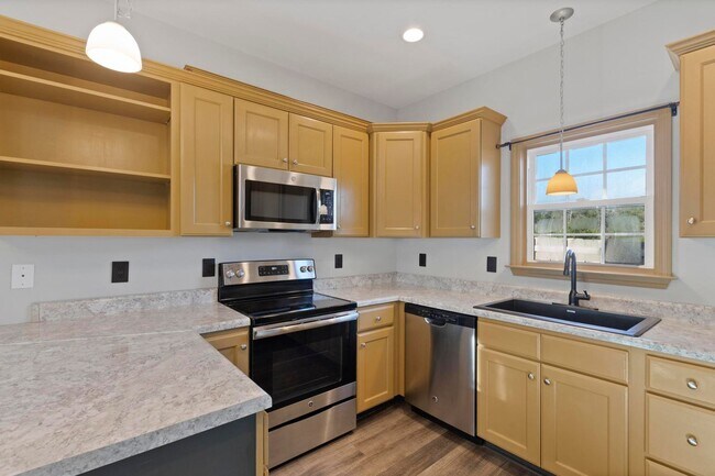 Building Photo - Close to Air Station/Camp Lejeune