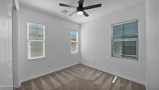 Building Photo - 2354 W Gloria Ln