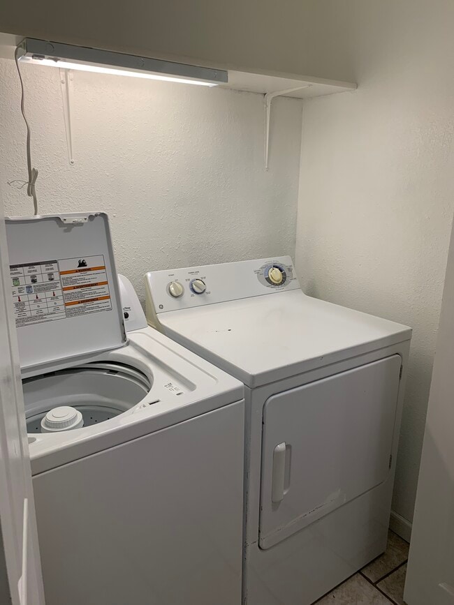 Building Photo - 603 E 22nd St