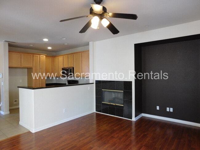 Building Photo - Wonderful 3 bd/2.5 ba Elk Grove Home with 2 Car Garage