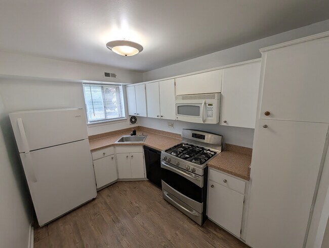 Building Photo - 11402 Cherry Hill Rd