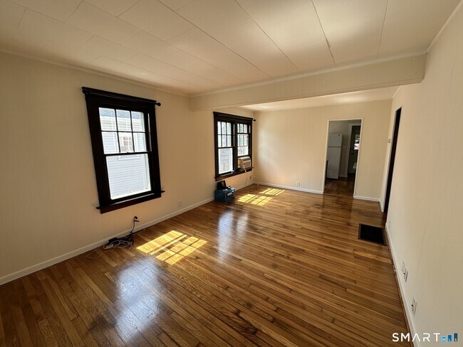 Building Photo - 128 Grove Pl
