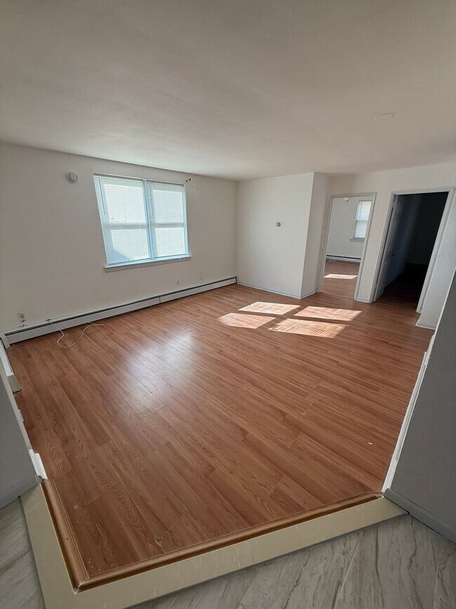 Building Photo - 6720 Rising Sun Ave