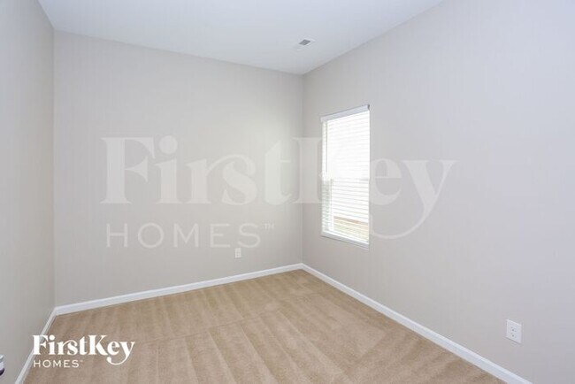 Building Photo - 1373 Waylon Ave