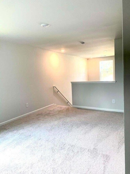 Building Photo - 351 Matuskovic Dr