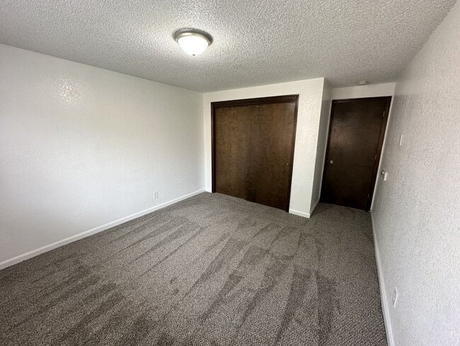 Building Photo - 1821 Peachtree Ln