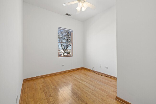 Building Photo - 613 W 43rd Pl