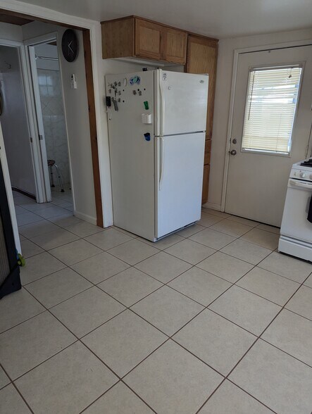 Kitchen - 1169 E Lexington Ave