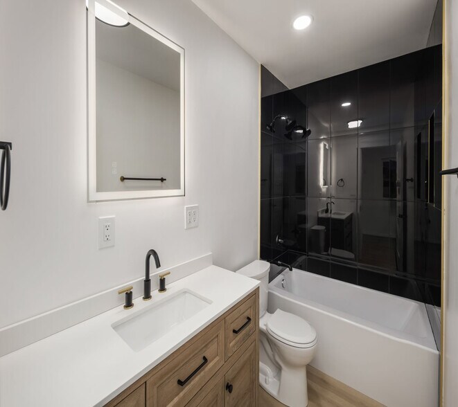 Building Photo - 5945 Fauntleroy Way SW